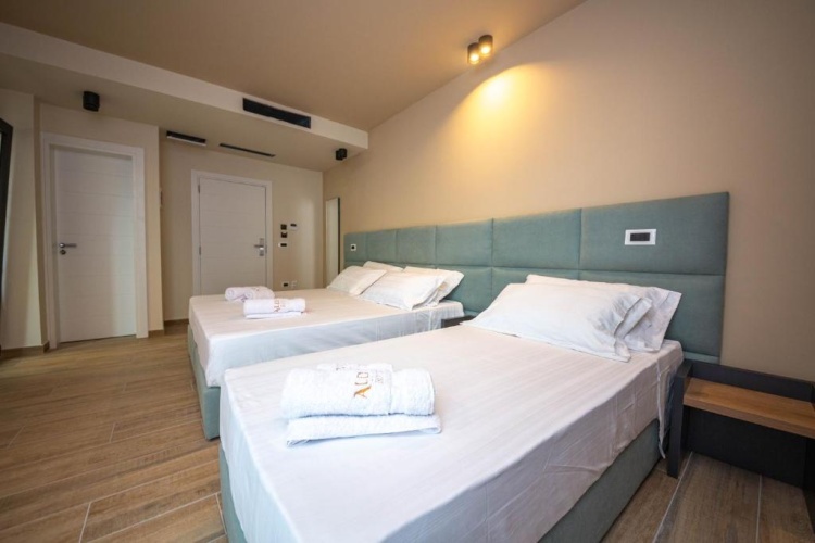 Standard Triple room with balcony