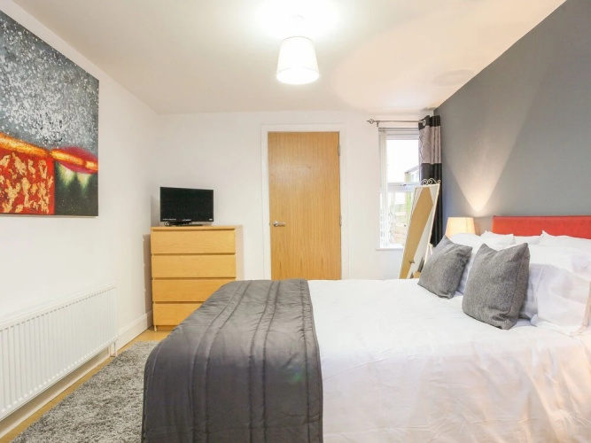 Malone Avenue Apartment