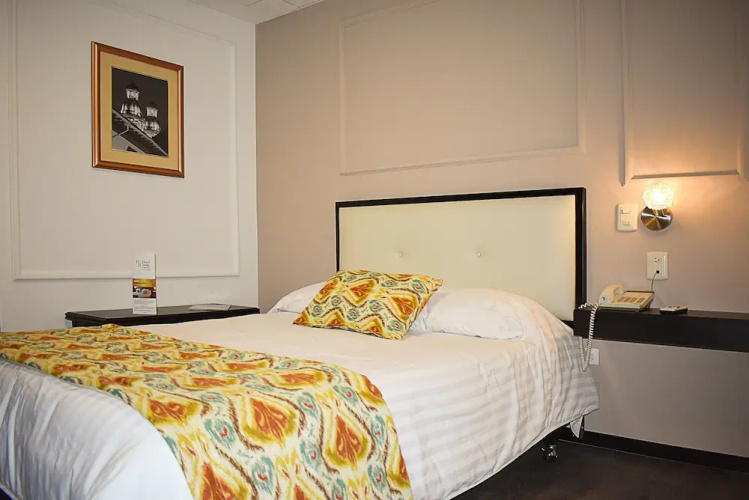 Hotel Italia Cuenca - Tranvía Centro y Aeropuerto