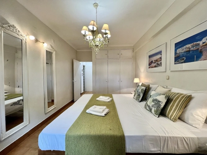 2 Bedrooms Apartment