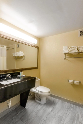 Clarion Inn & Suites Miami International Airport photo 11