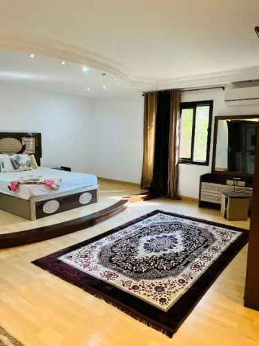 Comfortable apartment with a private garden near AUC شقه فندقيه
