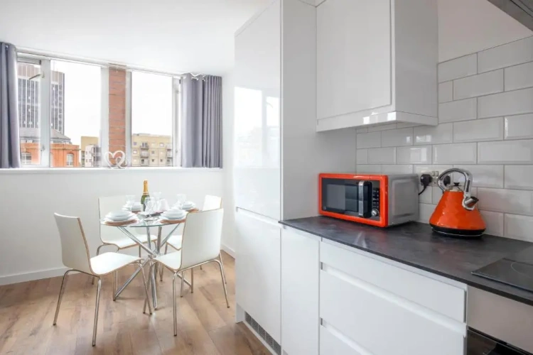 2 Bedrooms Apartment