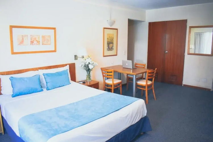 Le Petit Suites