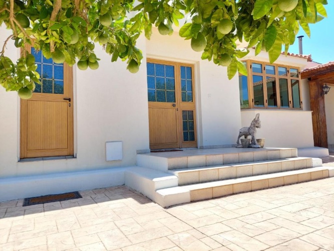 2 Bedrooms Villa