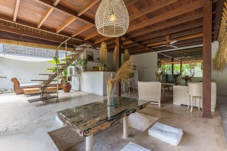 2 Bedrooms Villa