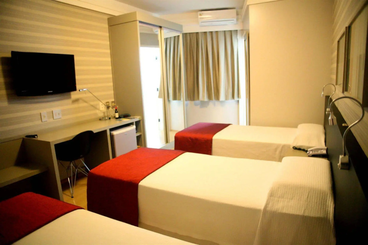 Momax Hotel