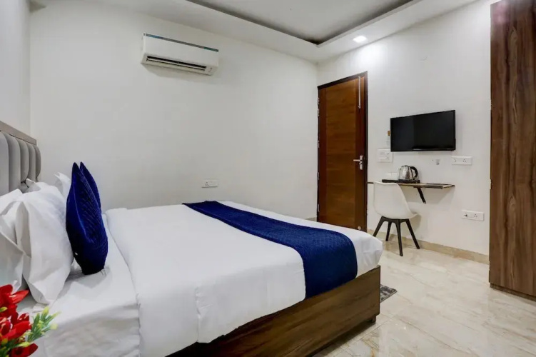 Hotel Grey Sky