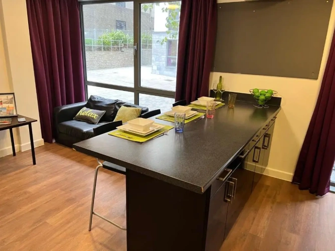 Sextuple Apartment