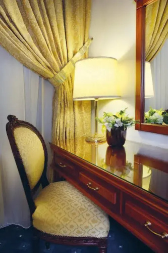 Golden Tulip Serenada