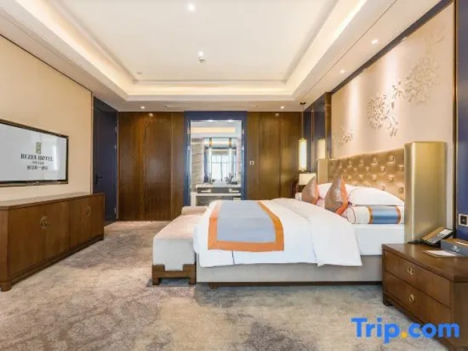 Deluxe Triple Family Suite