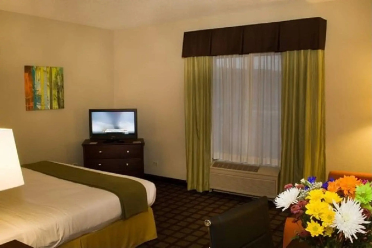 Holiday Inn Express Hotel & Suites Chicago-Algonquin by IHG