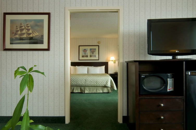Meadowlands Plaza Hotel