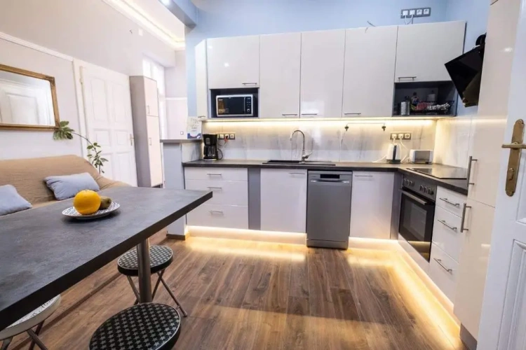 3 Bedrooms Apartment