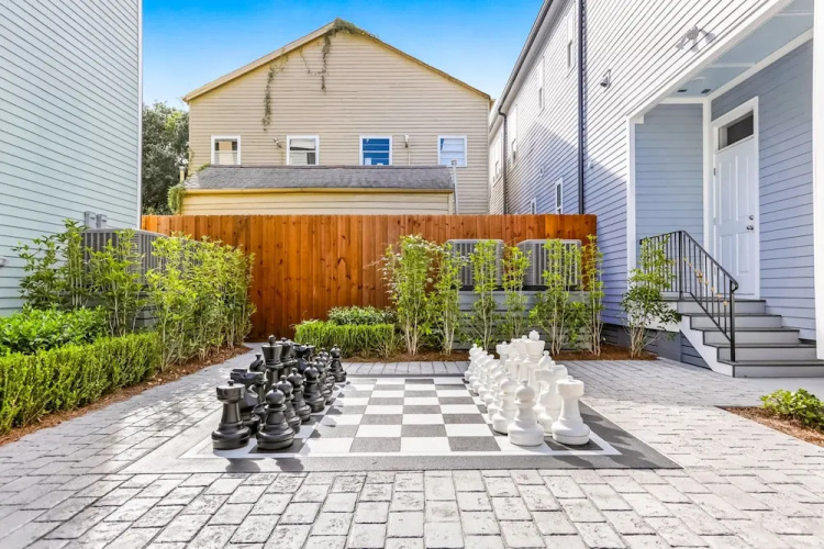 Modern 3BR Condo With Pool