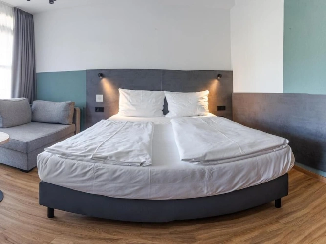 Comfort Single room with balcony and with courtyard view