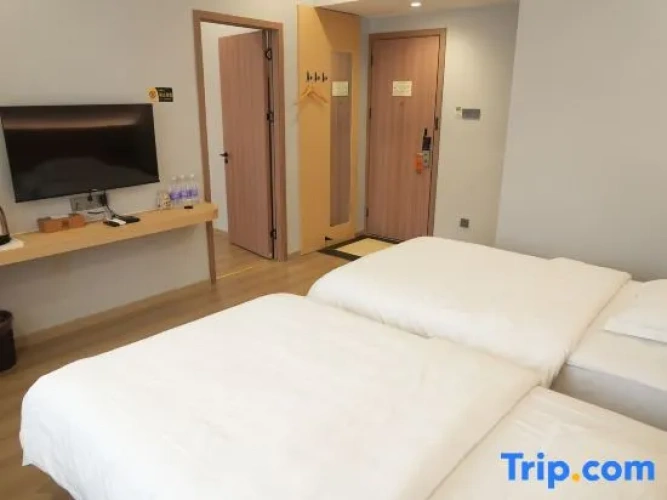 Quadruple Family Suite