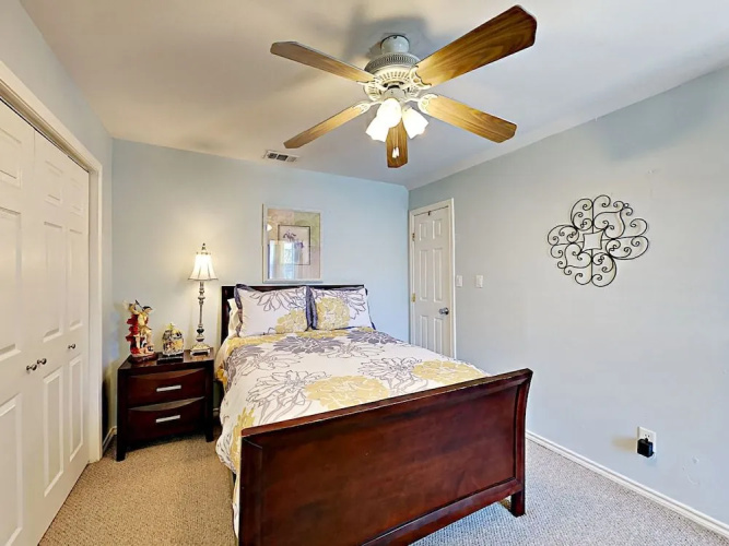 108 E Whiting St House - 2 Br apts by RedAwning
