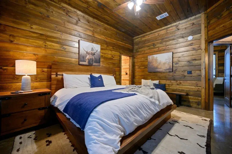 Cabin Vibe - Bunkroom - 3 King - Firepit - Shuffleboard