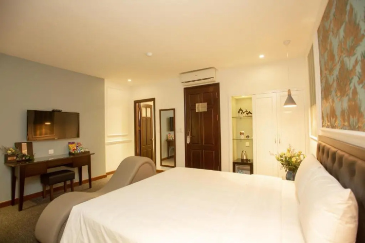 Adeline Hotel