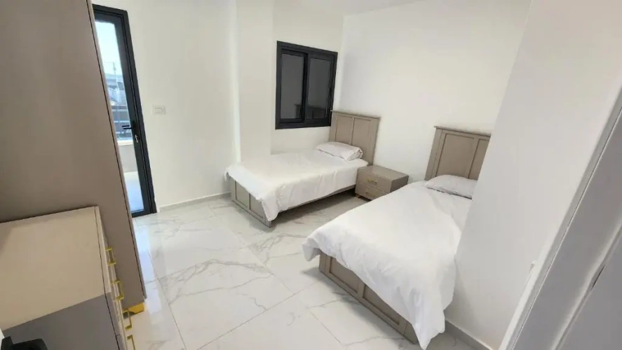 3 Bedrooms Apartment