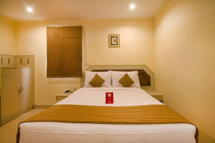 OYO 9302 Hotel Baseraa Inn