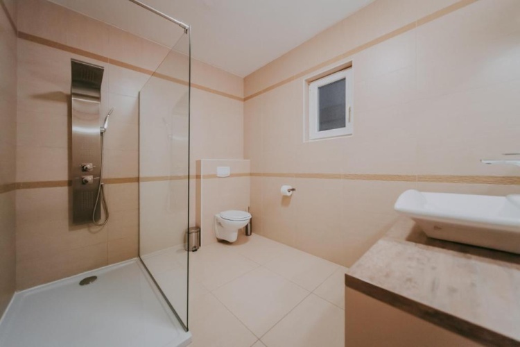 2 Bedrooms Apartment with balcony and with sea view