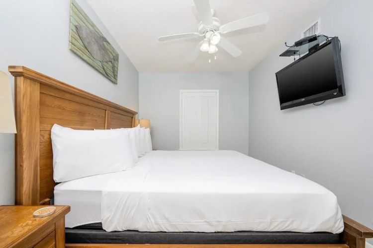 Phoenix X 1104 3 Bedroom Condo
