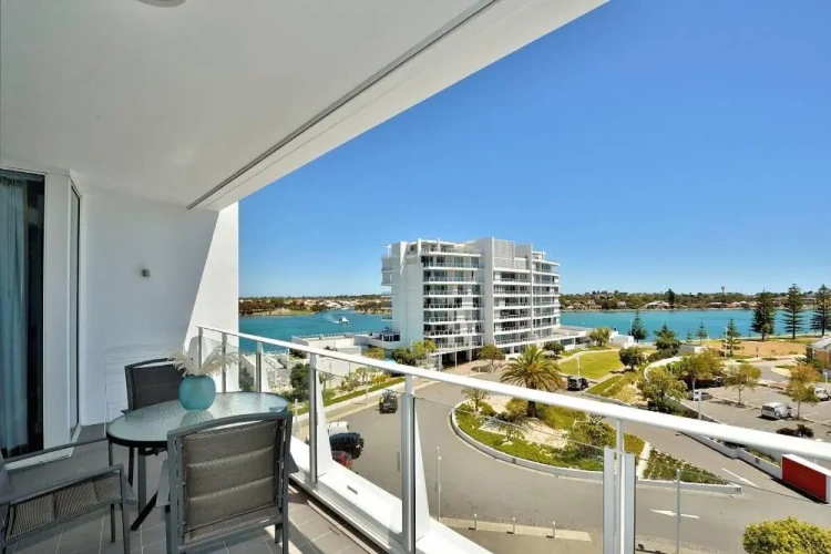 2 Bedrooms Apartment