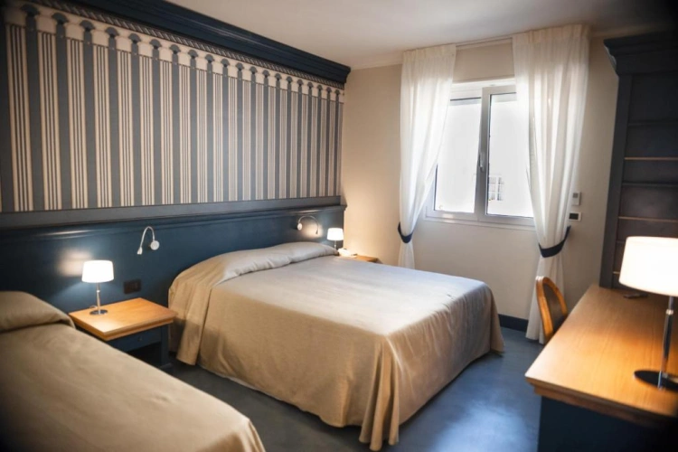 Standard Triple room