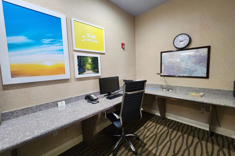 Days Inn  Suites by Wyndham Pasadena