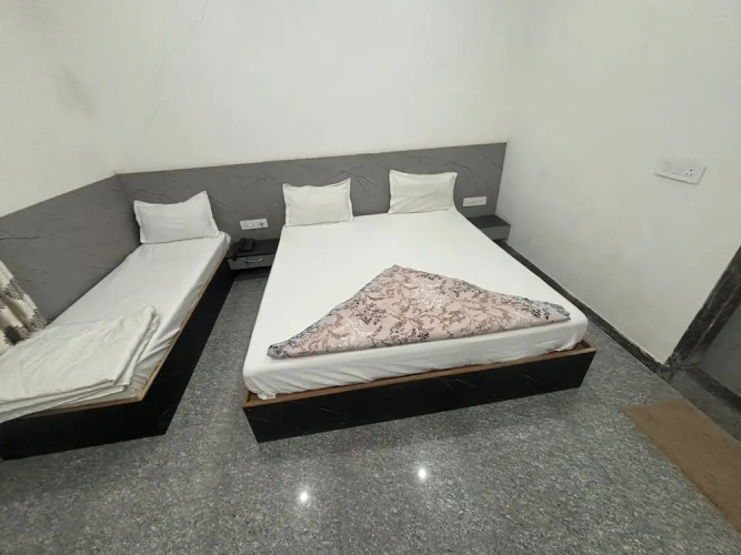 Hotel Ishwar Palace