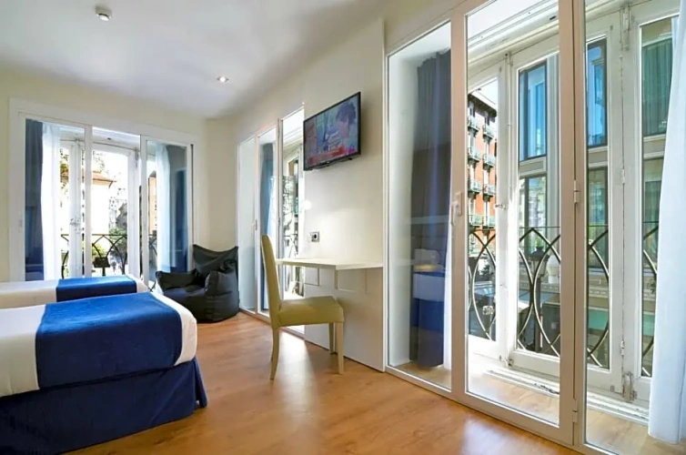 Standard Triple room with balcony and with view