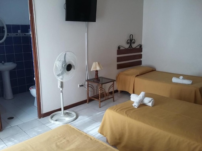 Standard Triple room