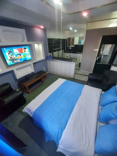 Deluxe Studio