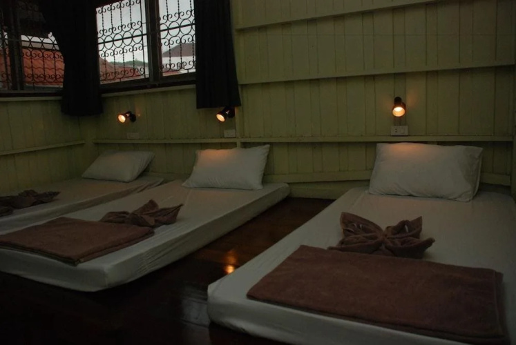 ME HUG Hostel&Restaurant