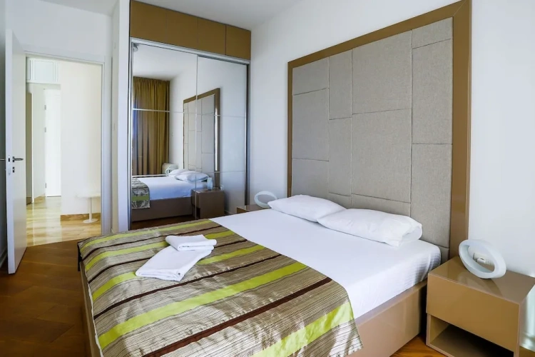 1 Bedroom Luxury Apartment with balcony and with sea view