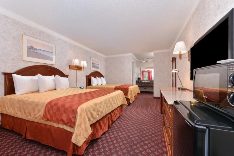 Standard Quadruple room with balcony