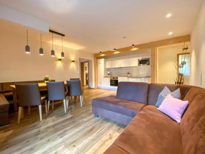 3 Bedrooms Apartment