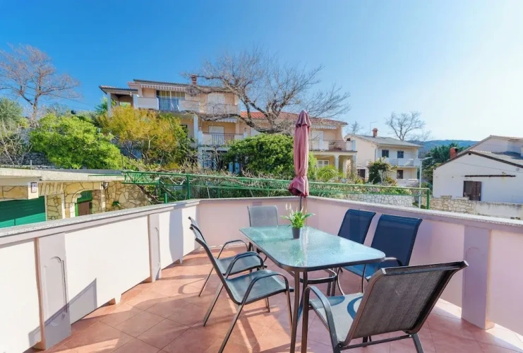 Apartment with balcony