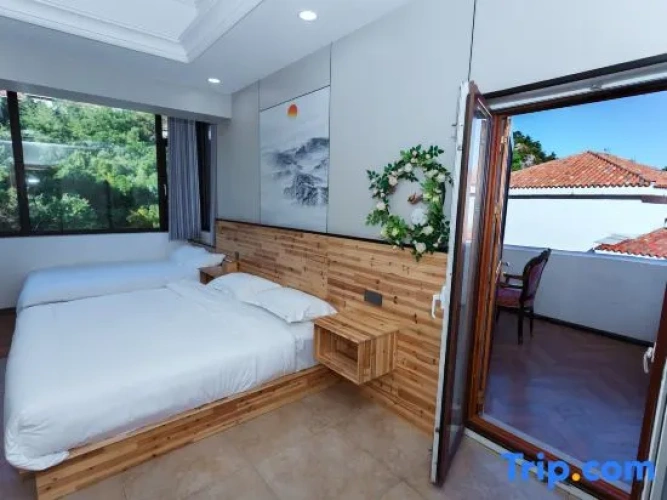 Standard Family room with view