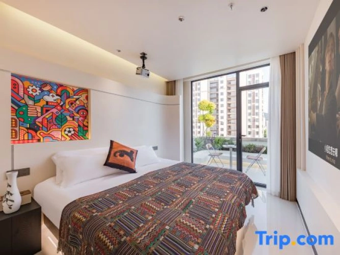 2 Bedrooms Suite with balcony and with mountain view