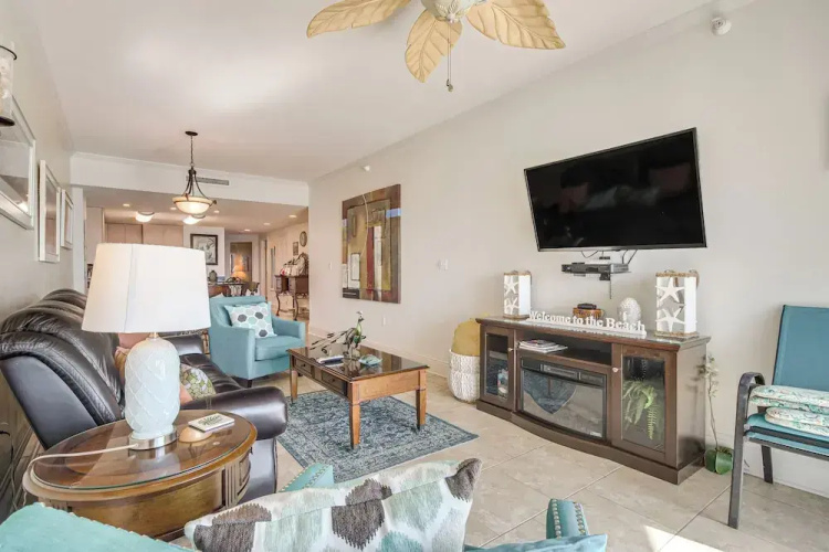 Beachfront Condo w/ Pool Access in Biloxi!