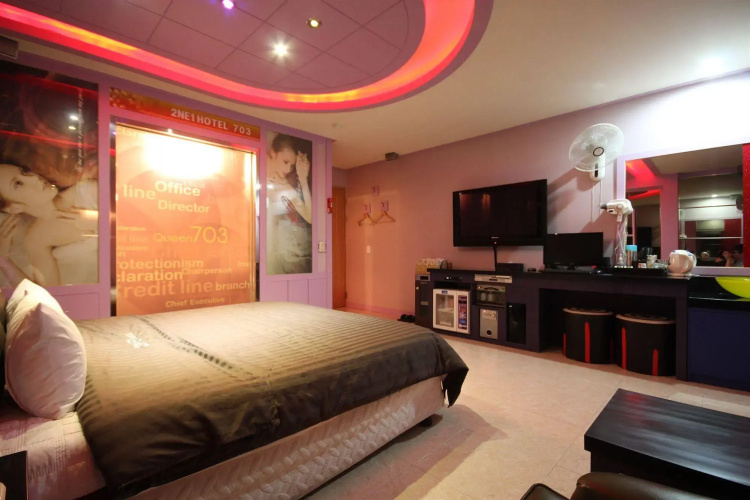 Hotel 2NE1
