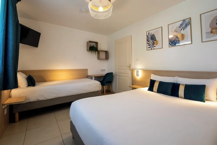 Standard Triple room