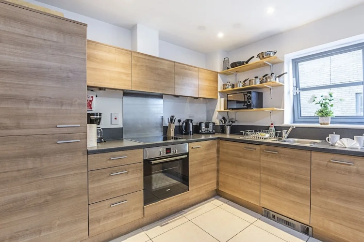 3 Bedrooms Apartment