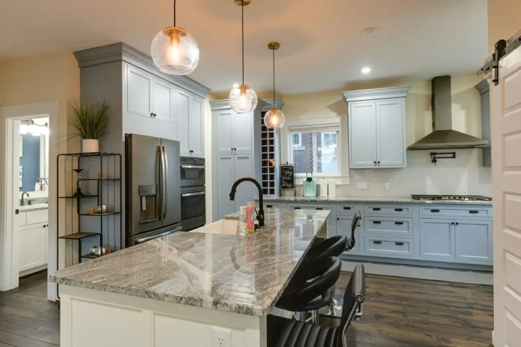 4 Bedrooms Cottage