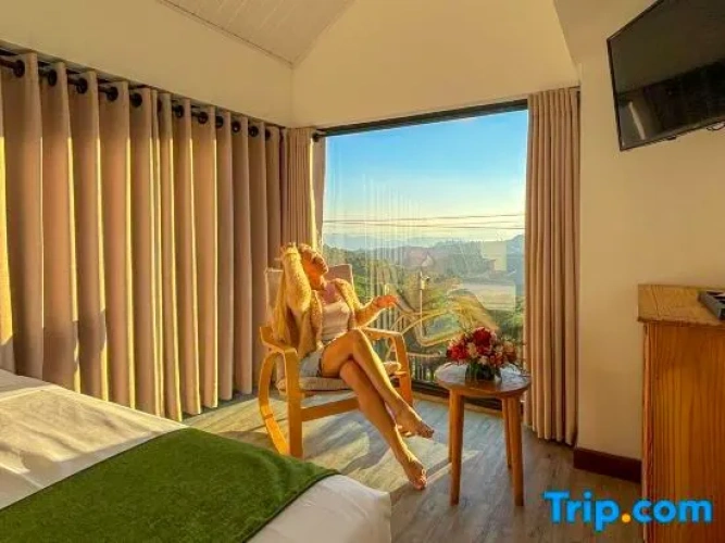 Apartment with mountain view