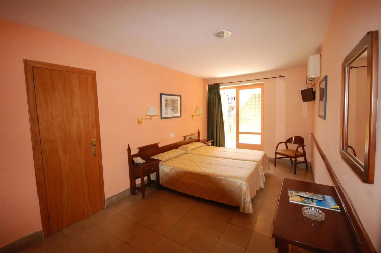 Vintage Hotel Mercedes