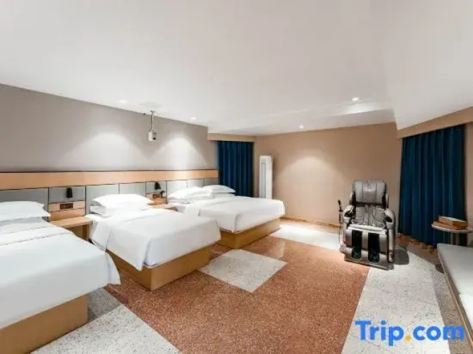 Business Quadruple Suite